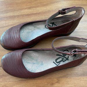 OTBT Scamper Mary Jane ankle strap burgundy pebbled leather flats size 9.5